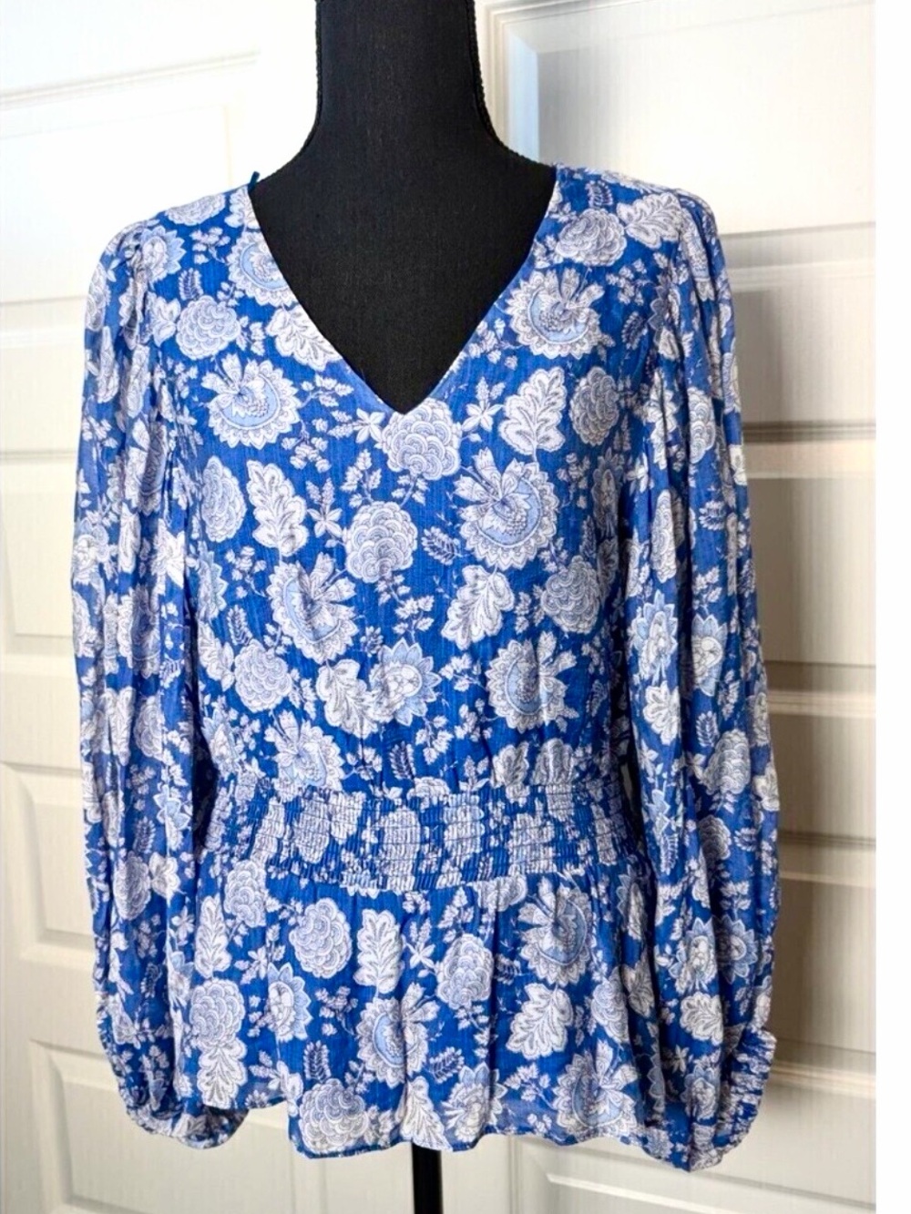Vince Camuto V-Neck Peplum Top Blue and White Floral Blouse Top Size Small - Picture 2 of 12